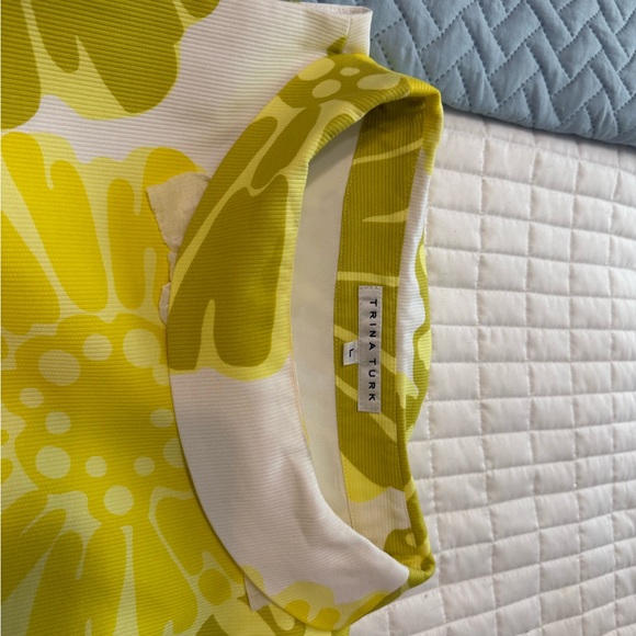 Trina Turk Vibrant Yellow Floral dress with side pockets. - Picture 4 of 7